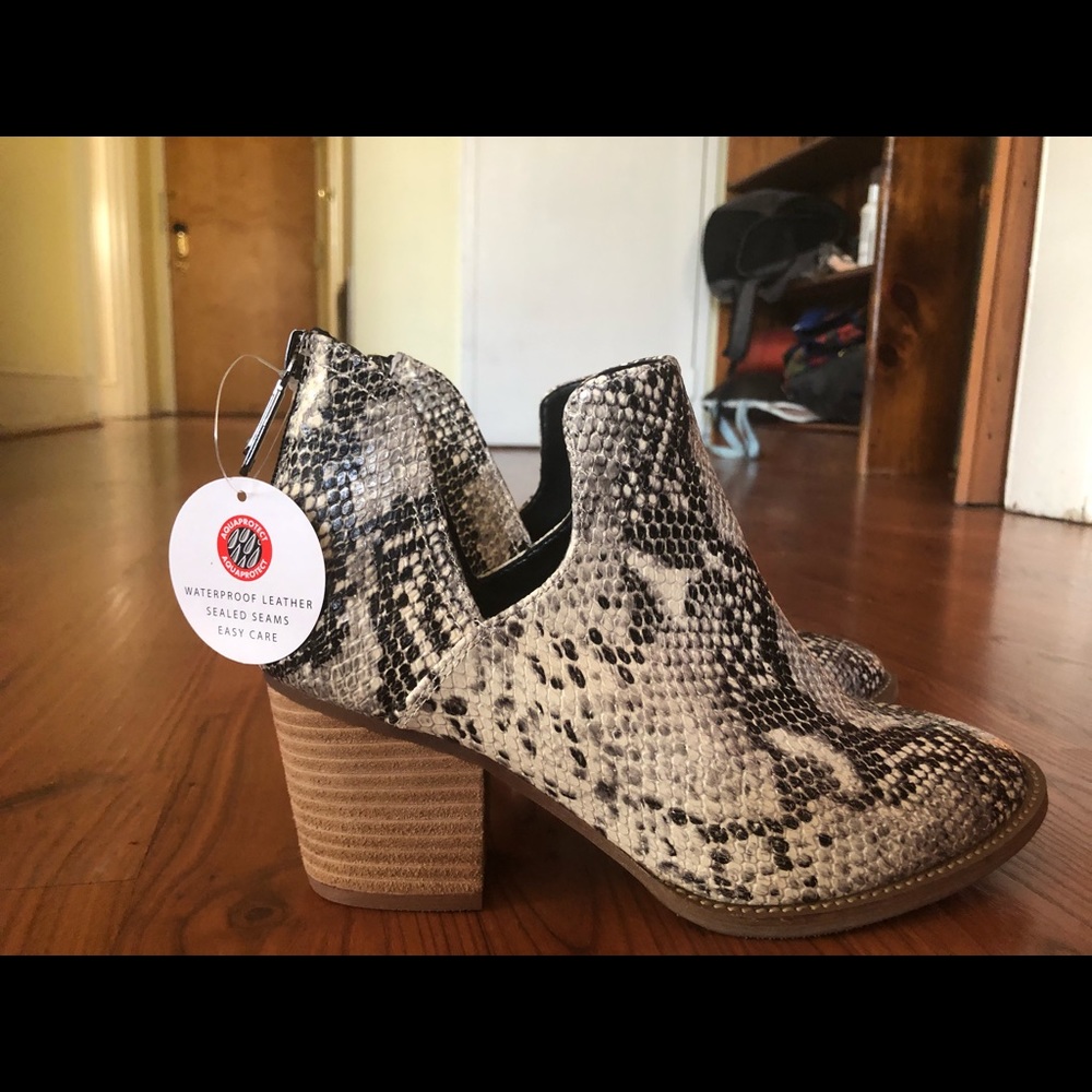 Blondo snakeskin pattern leather booties